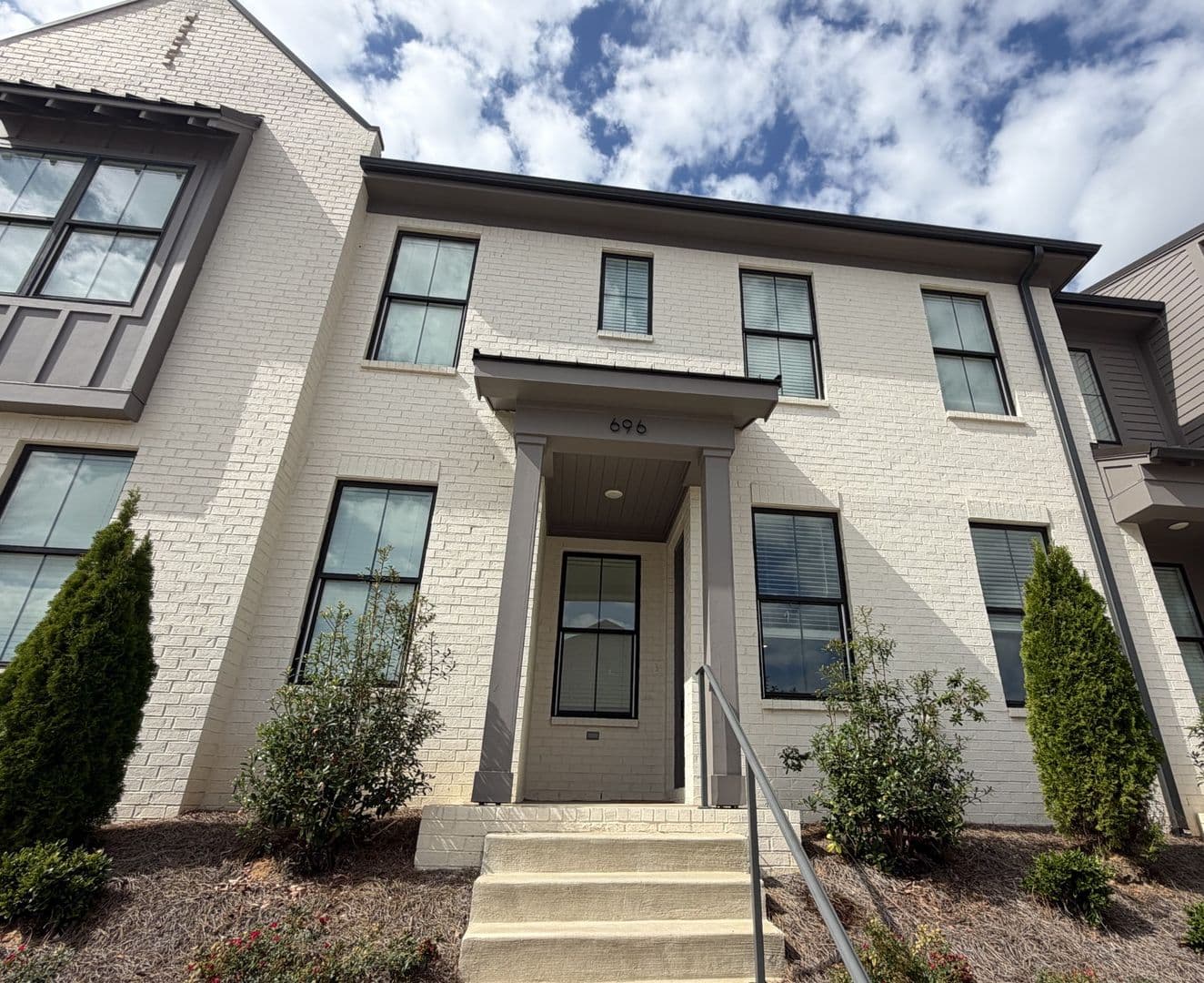 Oxford Townhome: 696 Miramar Lane