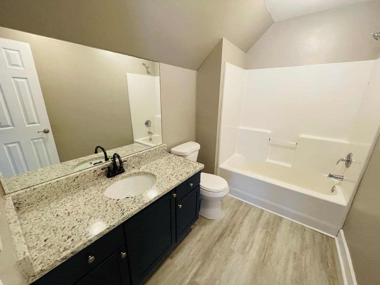 Oxford Townhome: 1 Mondrian Place