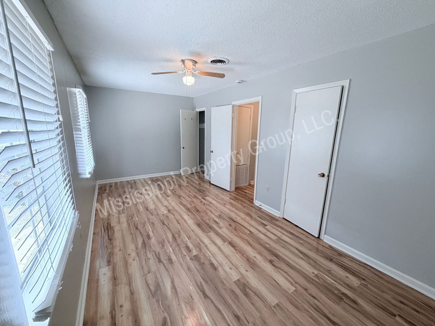 Oxford Apartment: 1750 Jefferson Avenue