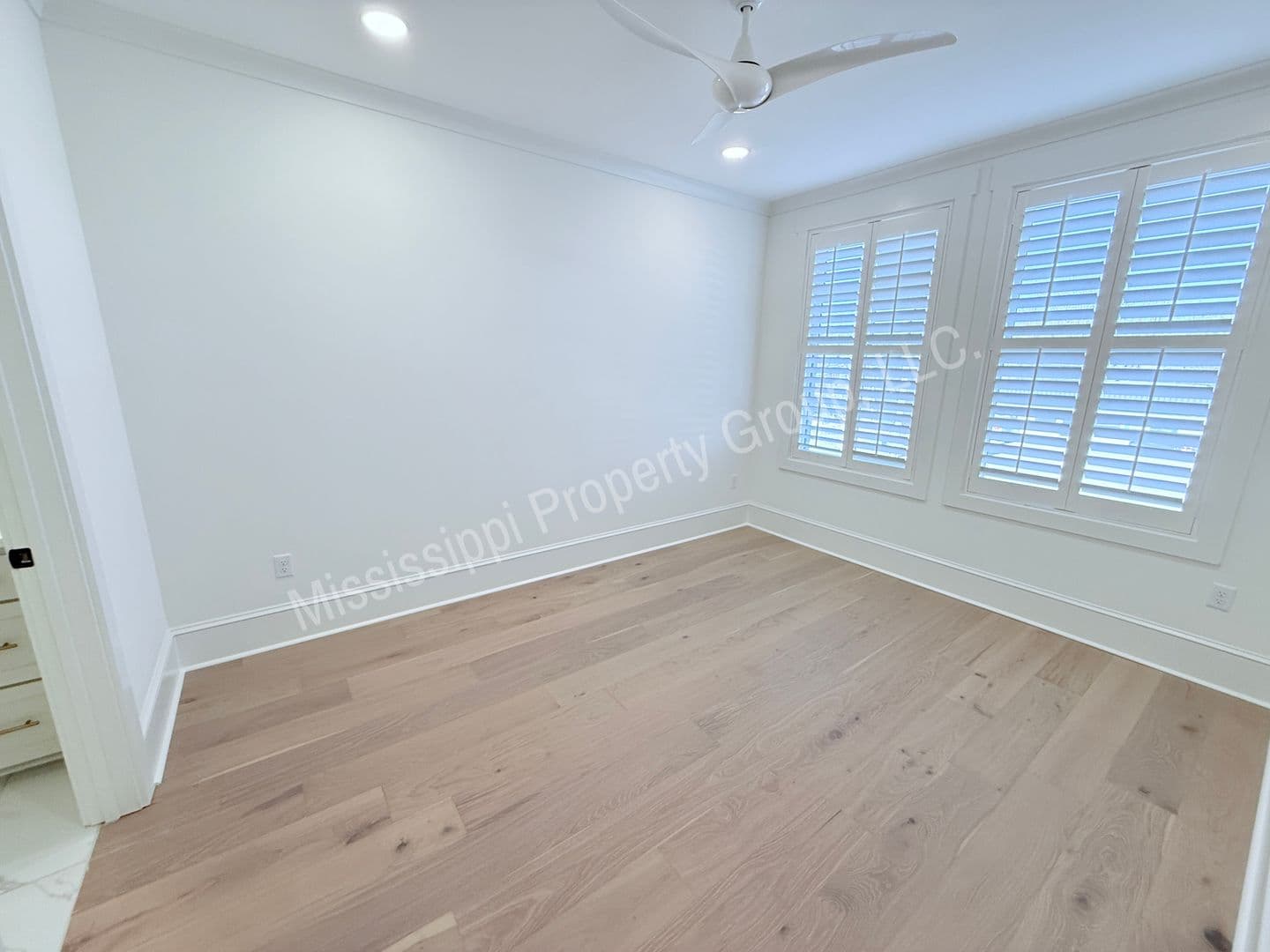 Oxford Apartment: 1000 North Lamar Blvd