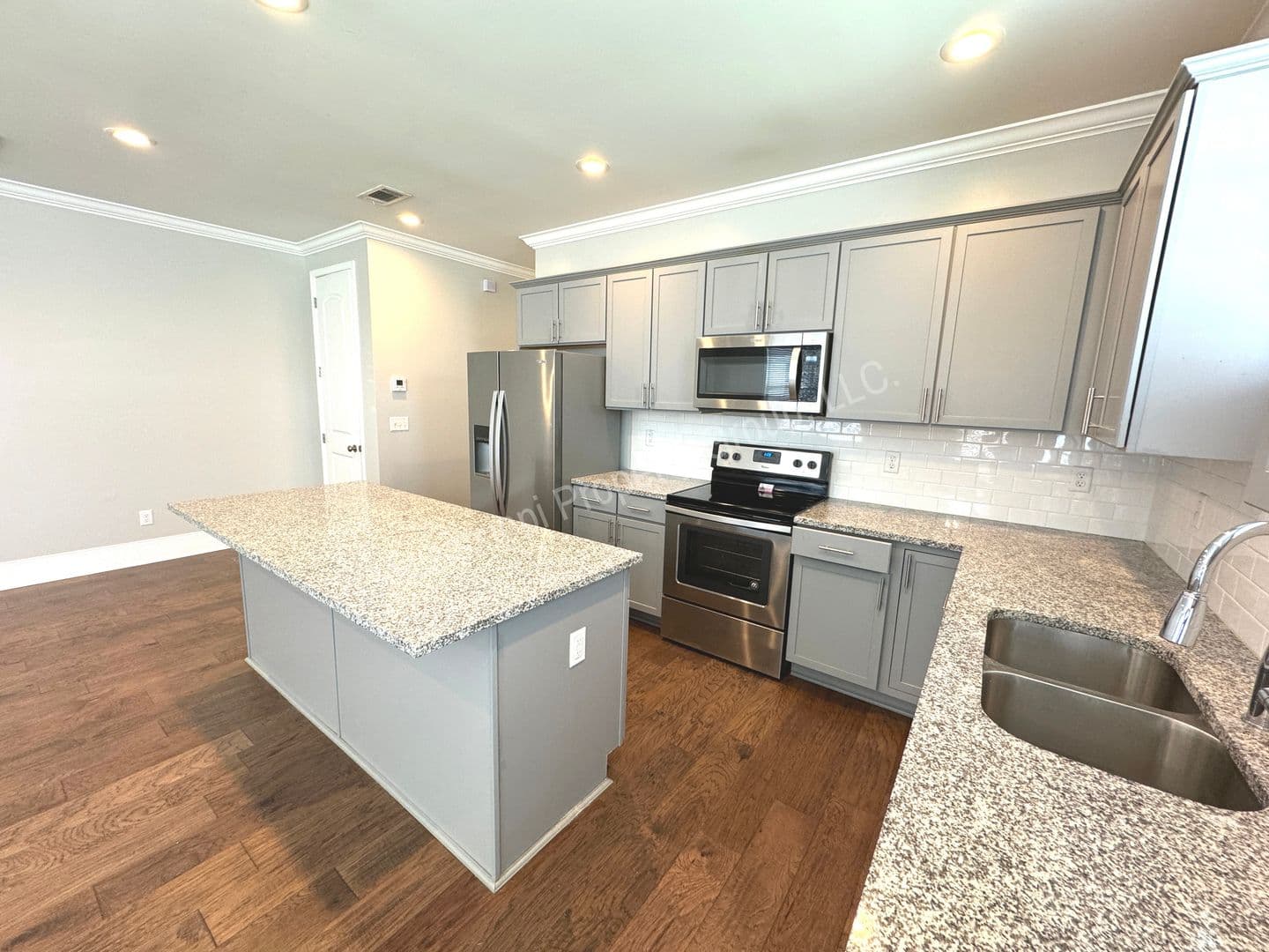 Oxford Townhome: 102 Farm View Drive, Unit 501