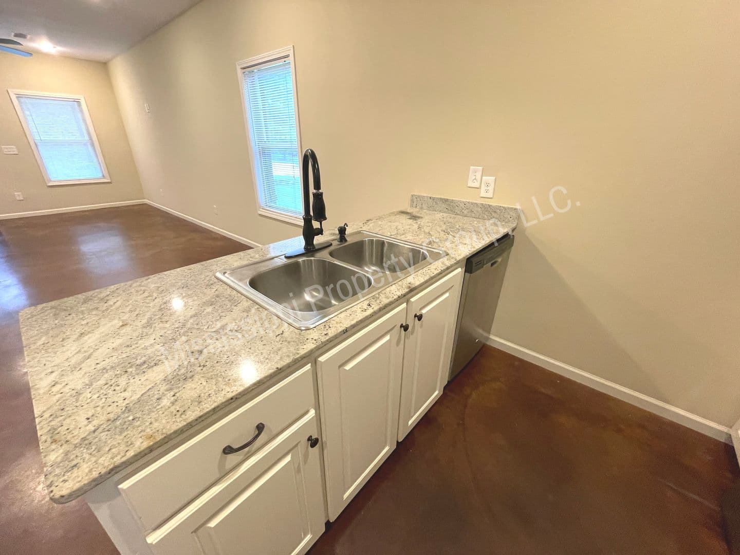 Oxford Townhome: 4851 S. Lamar Blvd