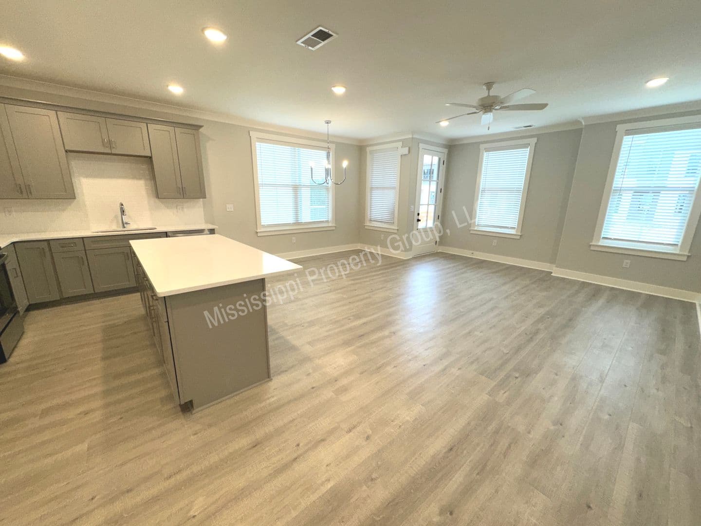 Oxford Townhome: 1837 Reserve Loop