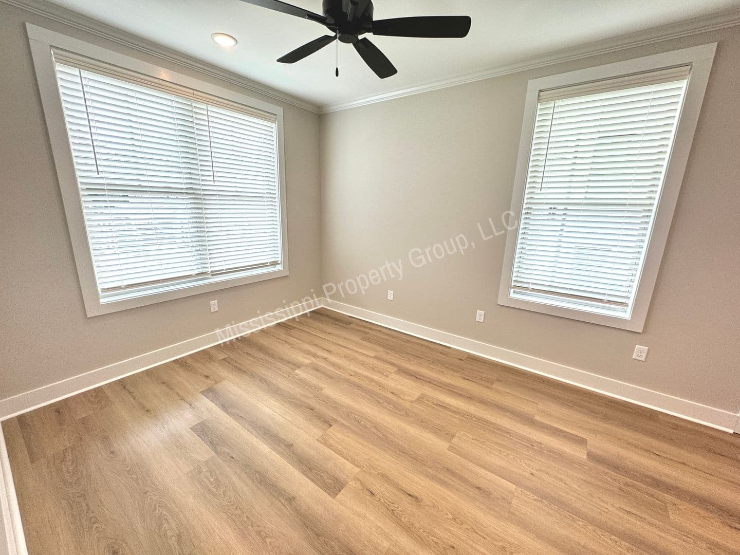 Oxford Apartment: 1207 Pleasant Drive