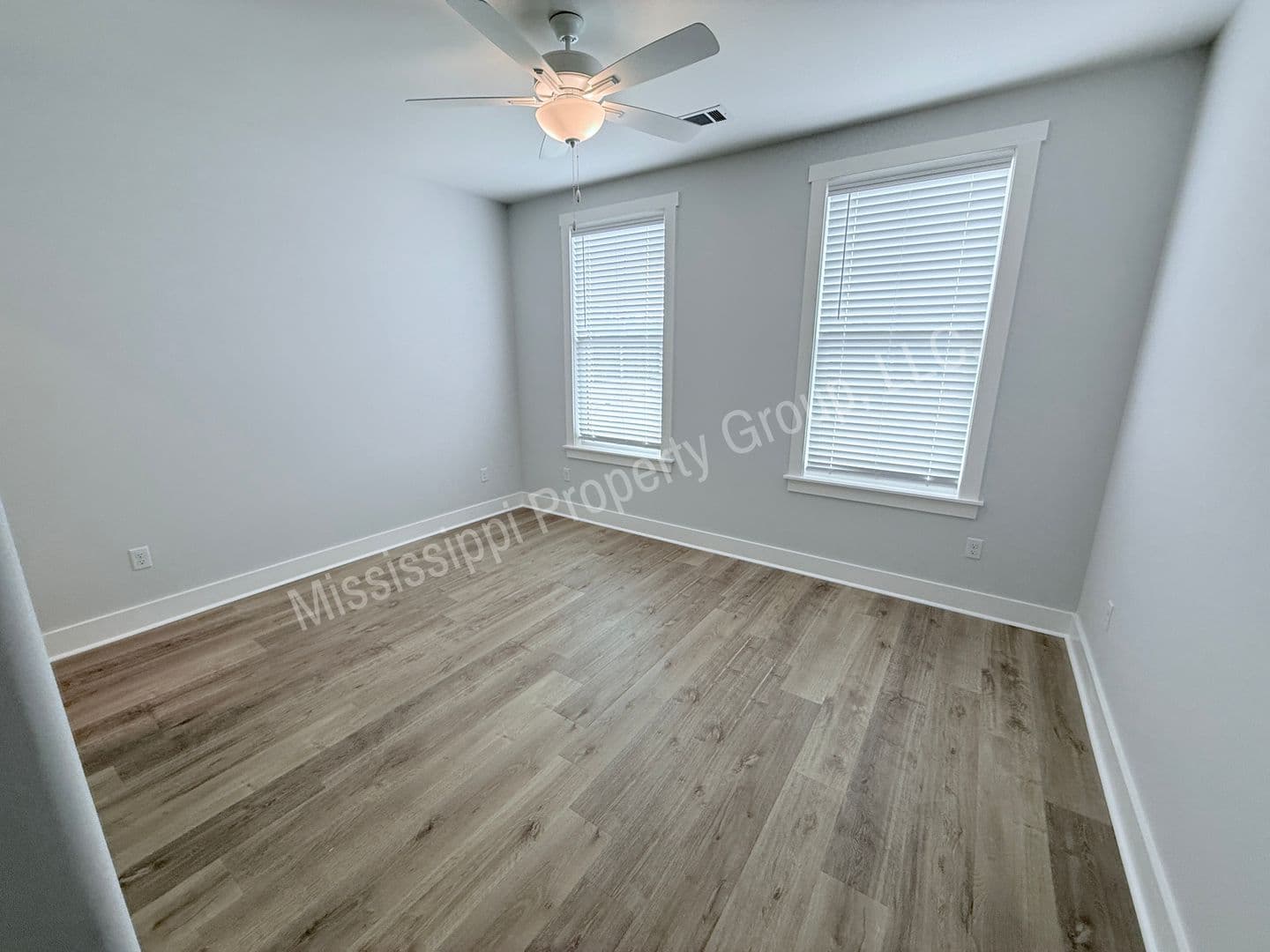 Oxford Townhome: 696 Miramar Lane