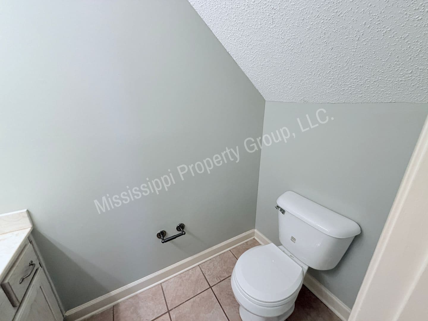 Oxford Townhome: 1017 Inverness Lane