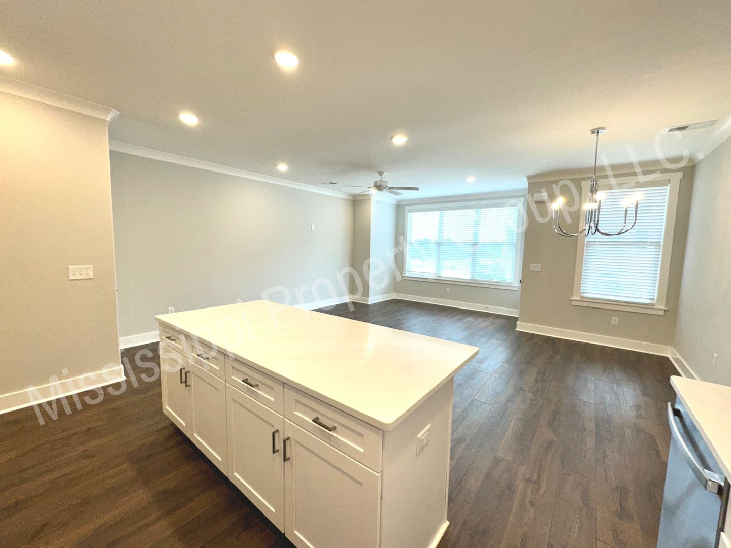 Oxford Townhome: 1833 Reserve Loop