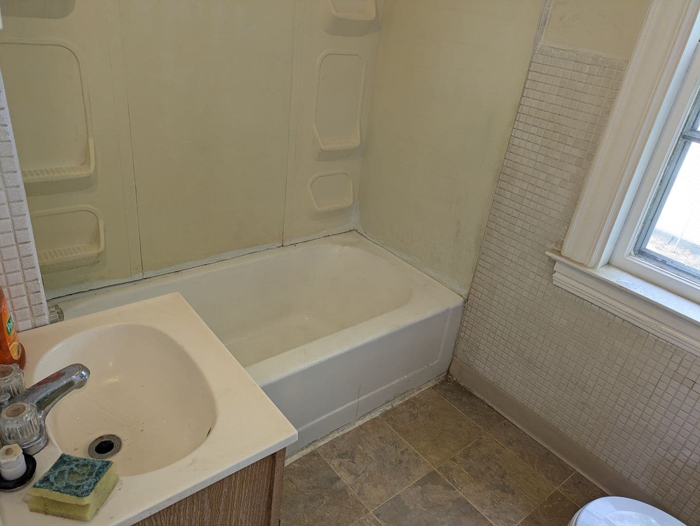 Willmar House: 416 Charlotte St SE