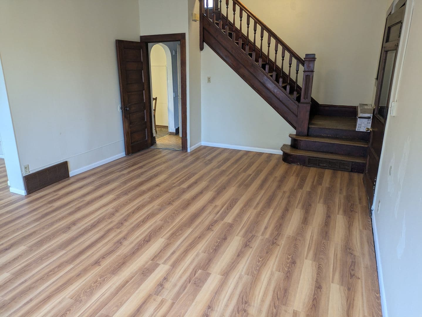 Willmar House: 416 Charlotte St SE