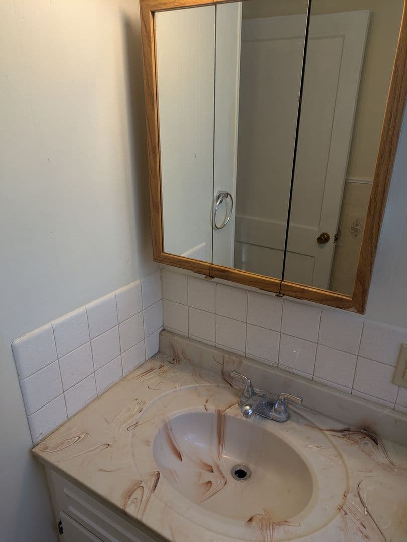 Willmar House: 416 Charlotte St SE