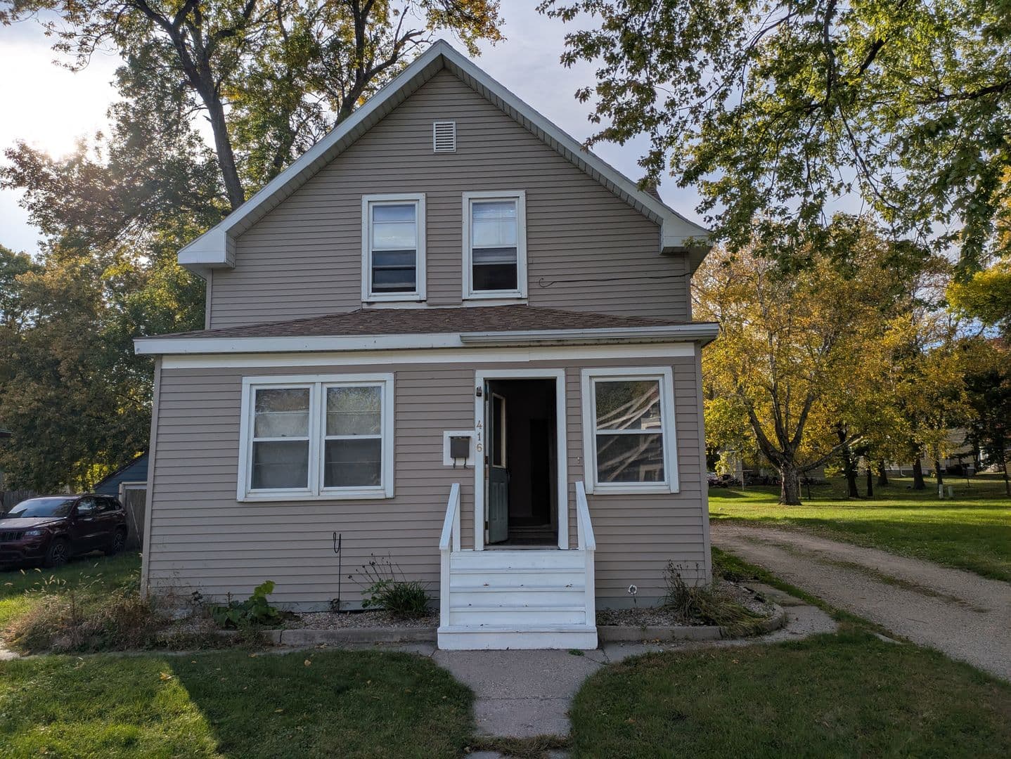 Willmar House: 416 Charlotte St SE
