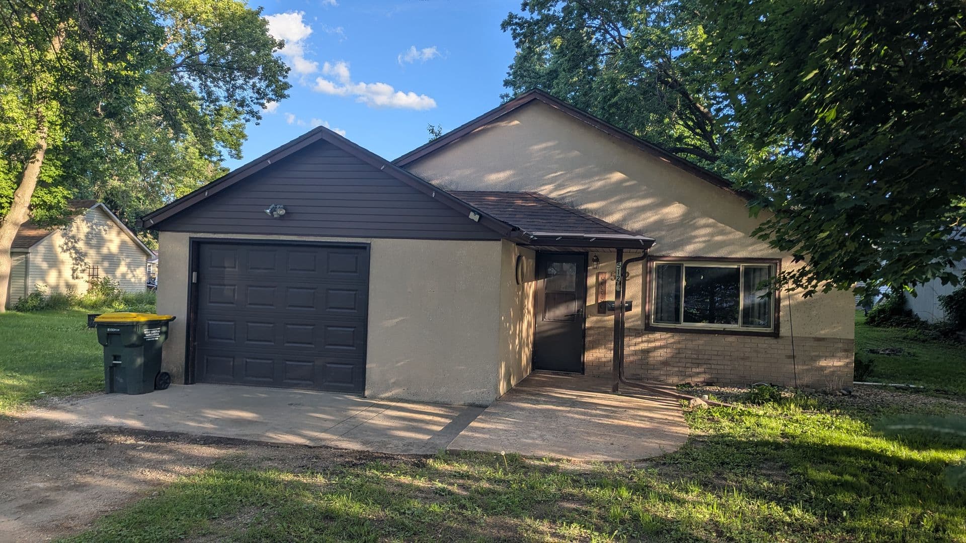 Willmar House: 512 Augusta Ave SE
