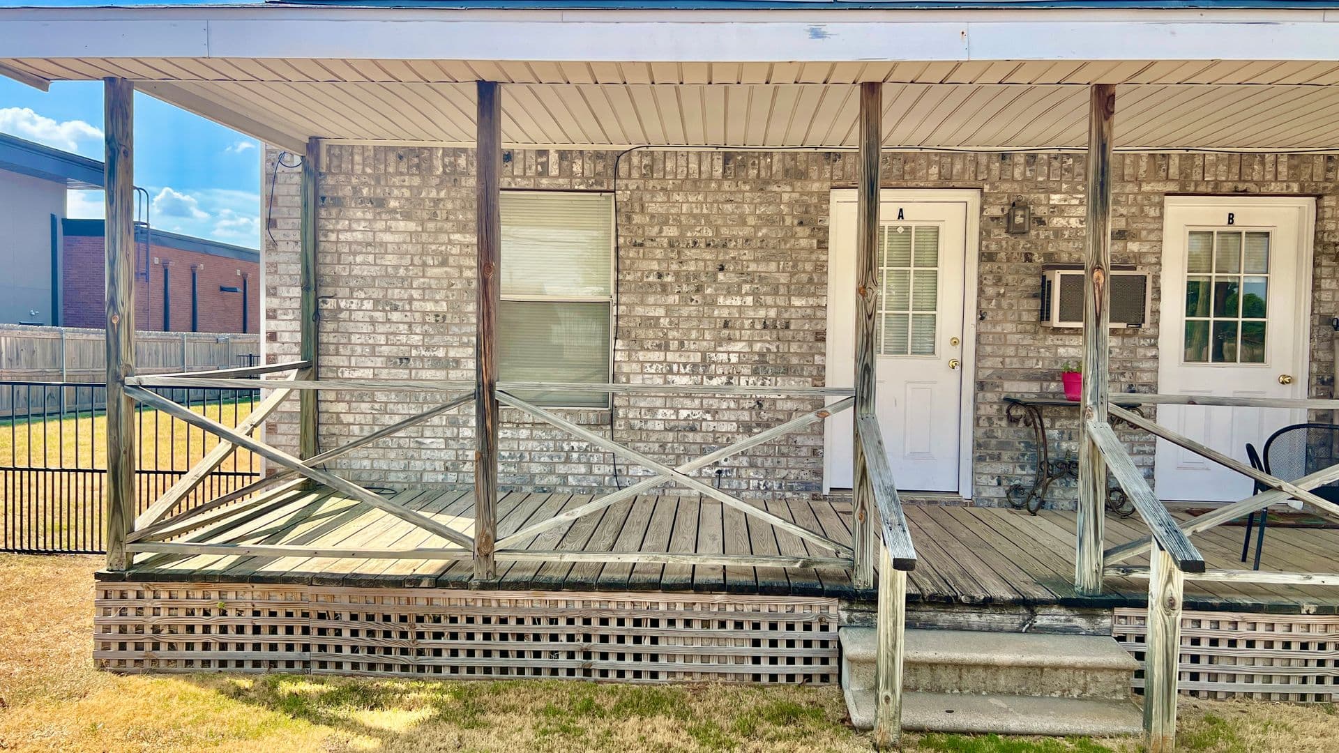 Weatherford House: 115 N. Denton St.
