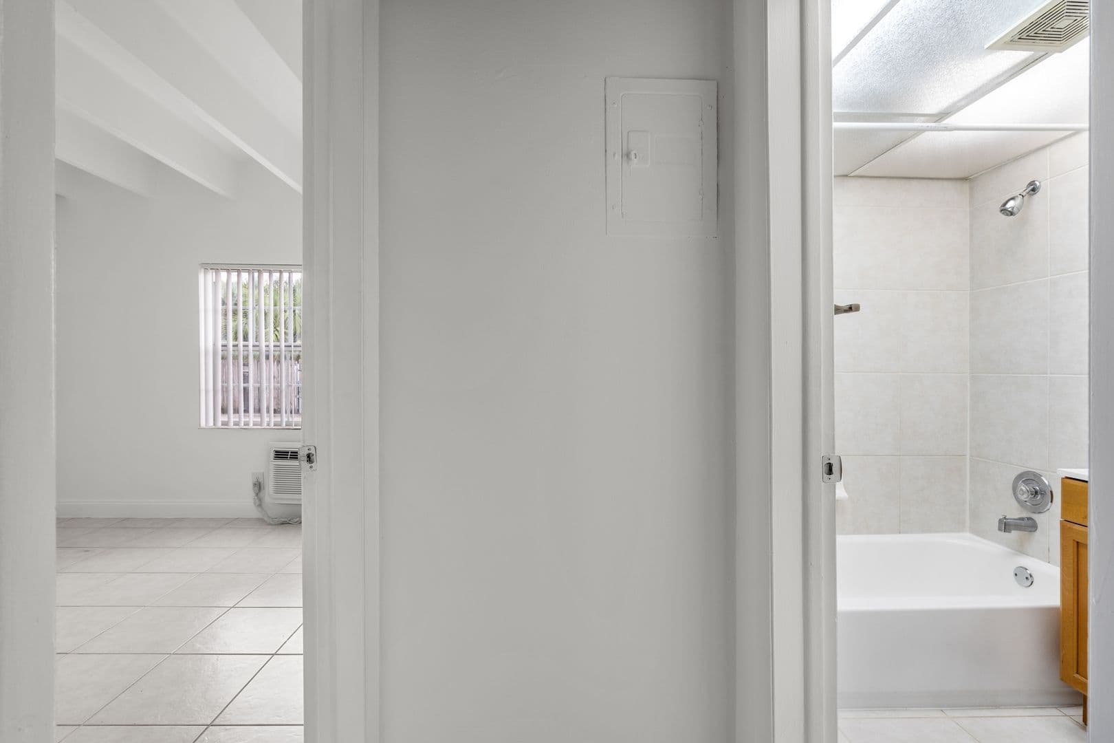 Boca Raton Apartment: 330 NW 20th St