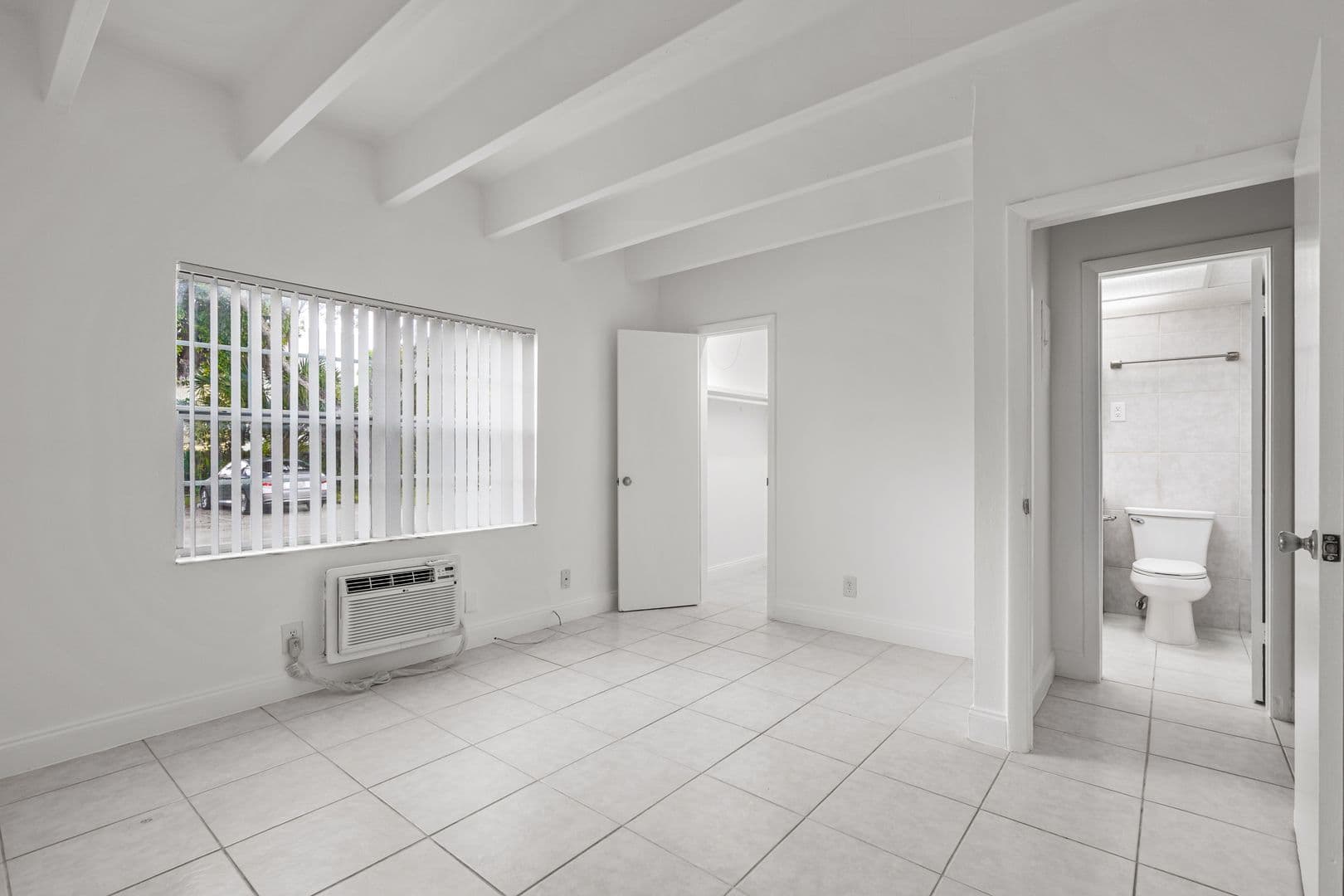 Boca Raton Apartment: 330 NW 20th St