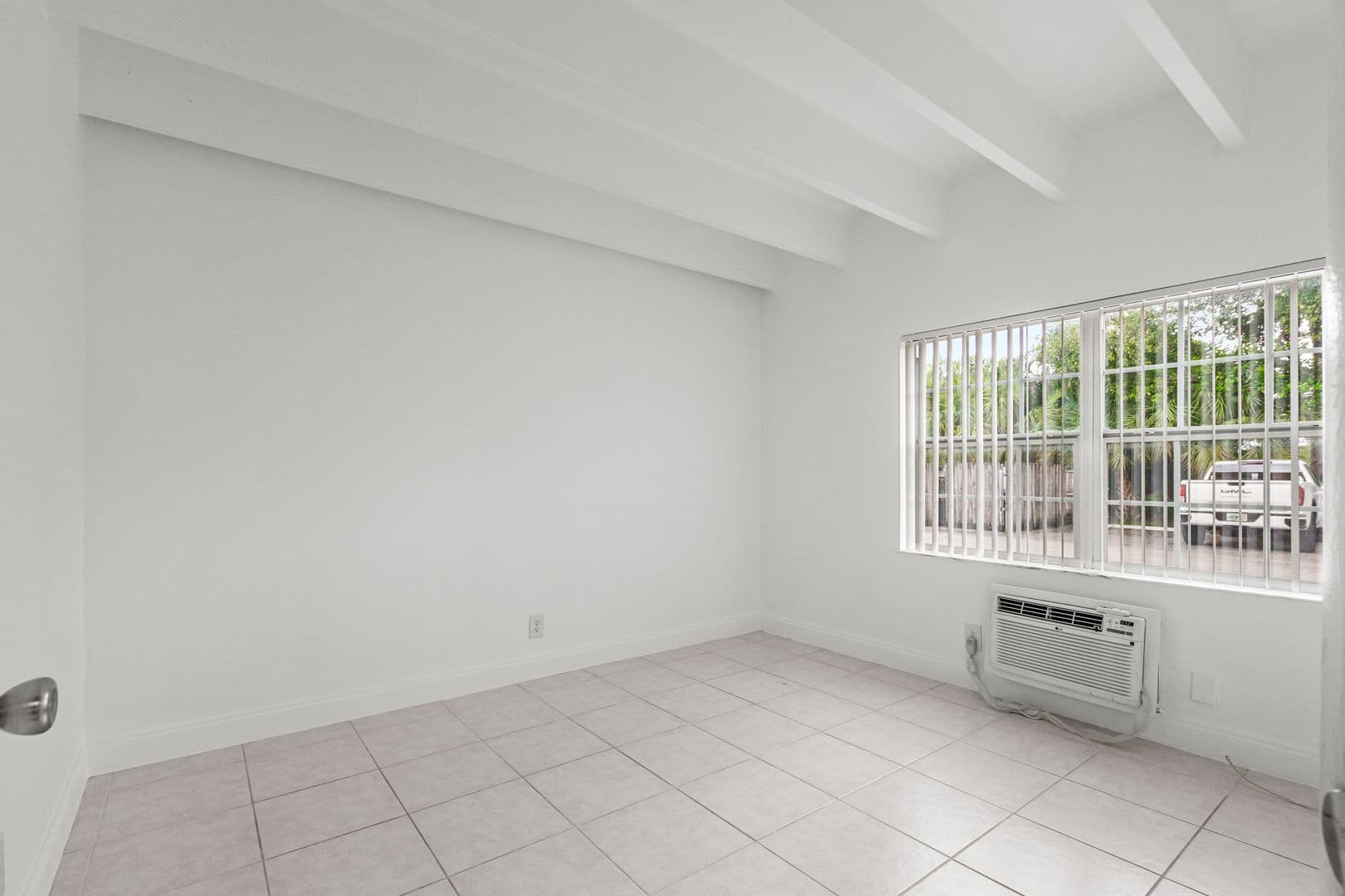 Boca Raton Apartment: 330 NW 20th St