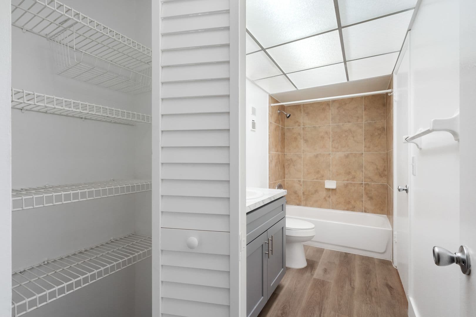 Boca Raton Apartment: 450-490 NW 20th St.