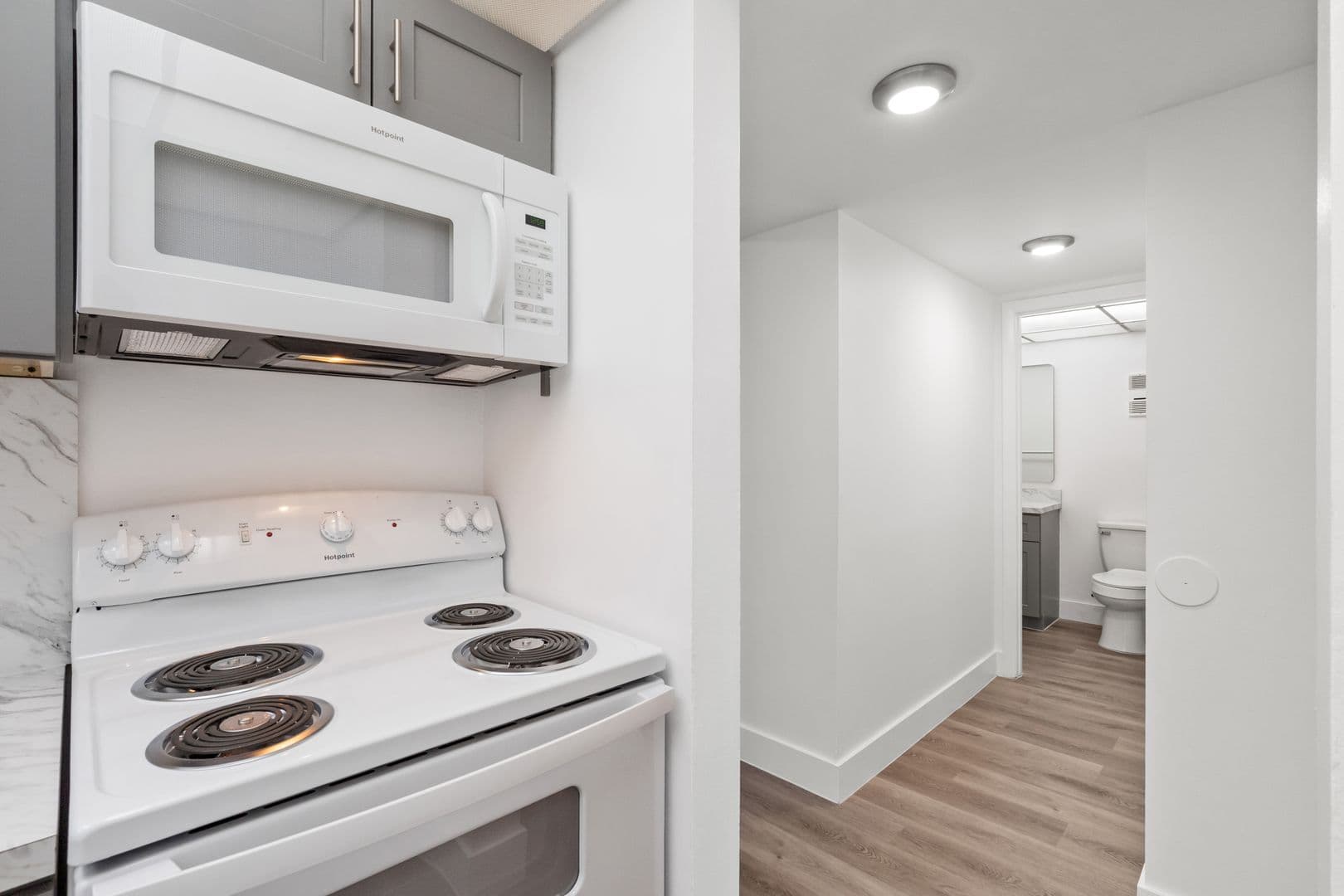 Boca Raton Apartment: 450-490 NW 20th St.