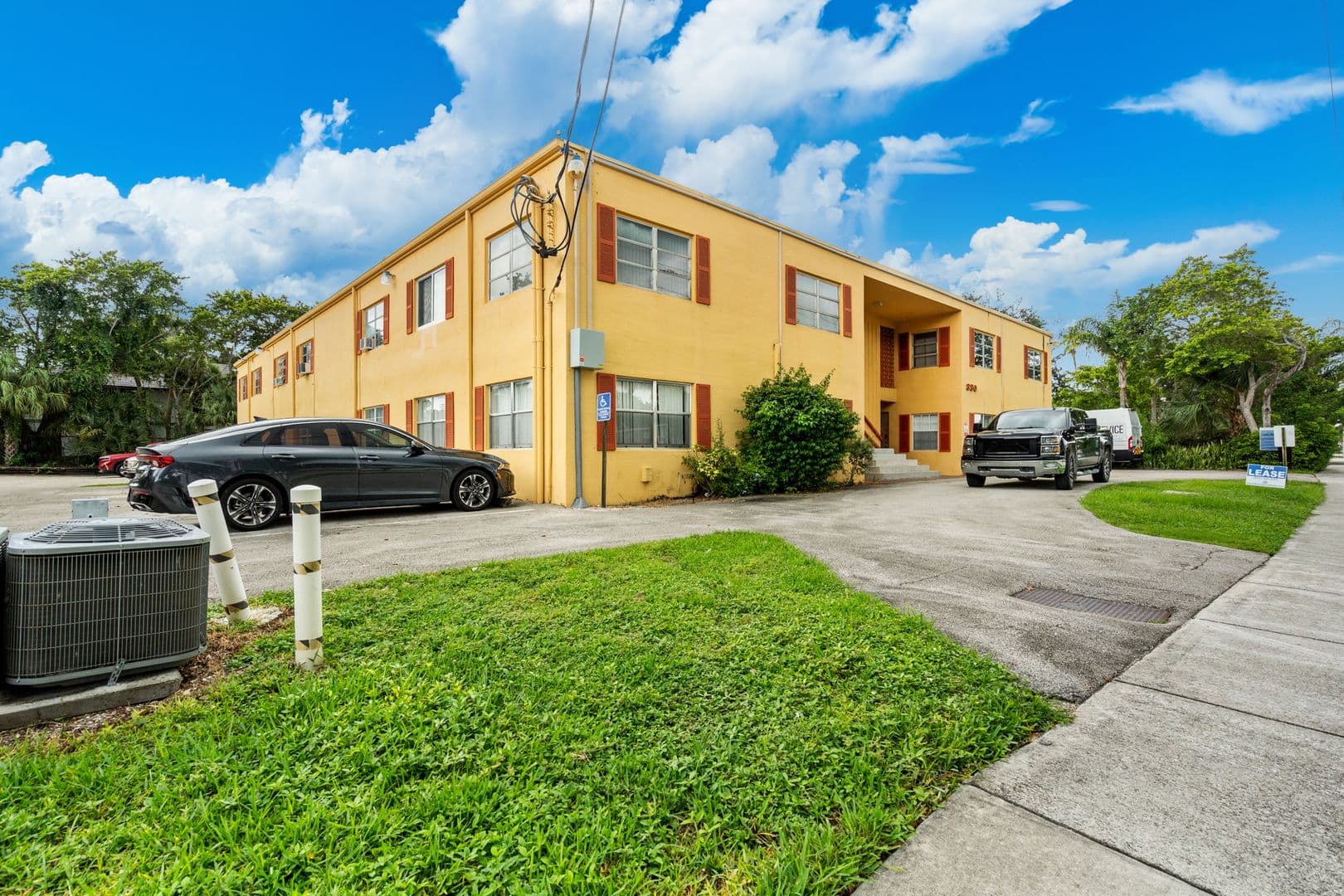 Boca Raton Apartment: 330 NW 20th St