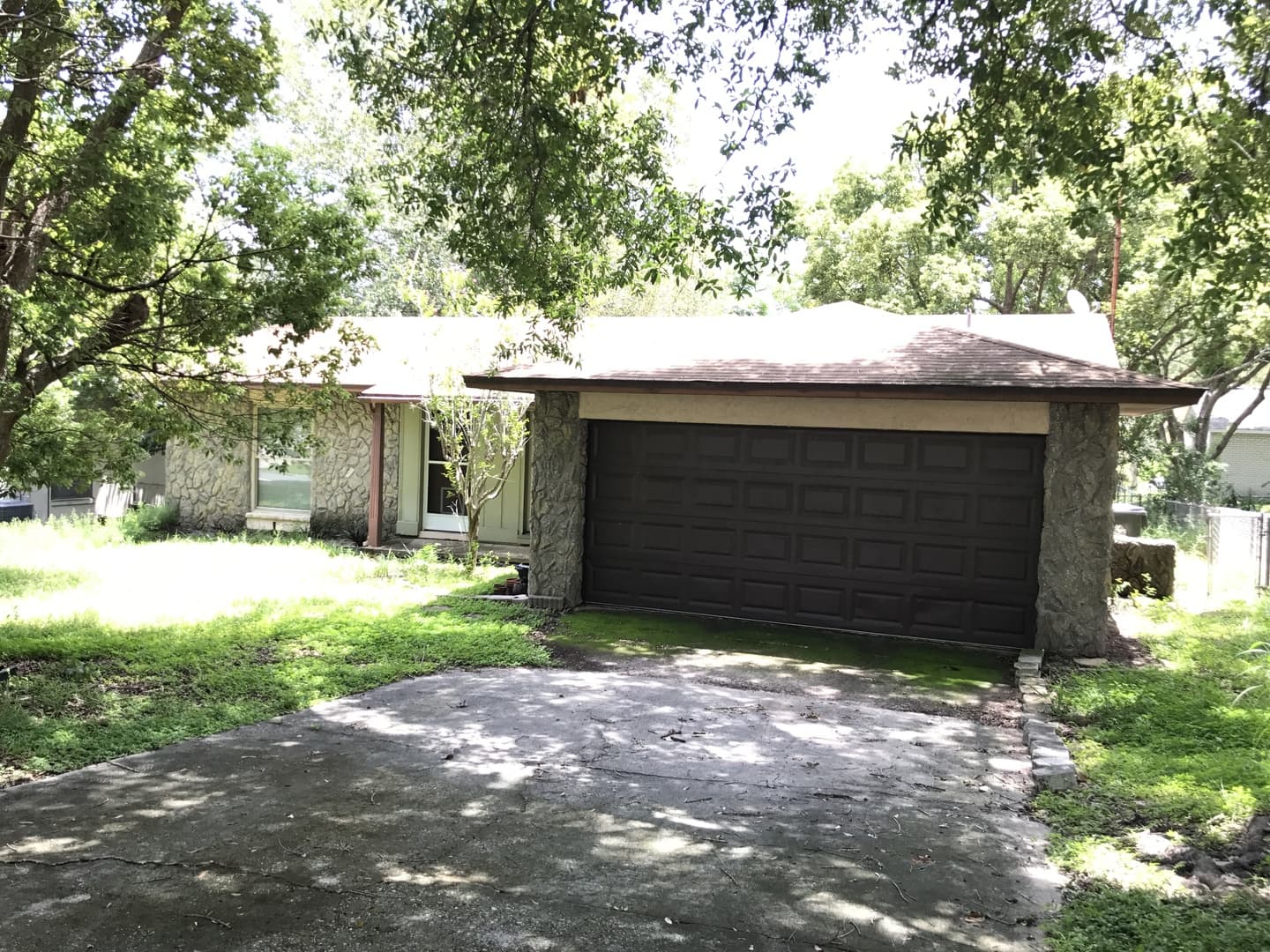 Clermont House: 241 Edgewood Dr.