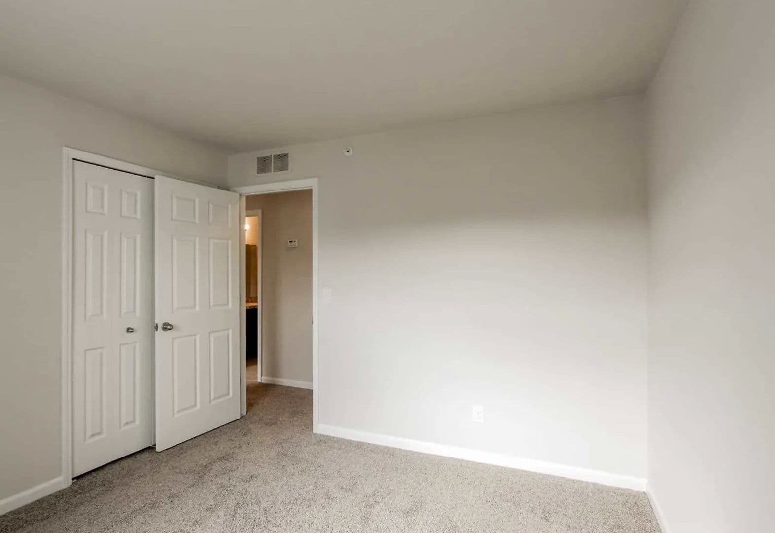 Rochester Hills Apartment: 1090 Academy Drive