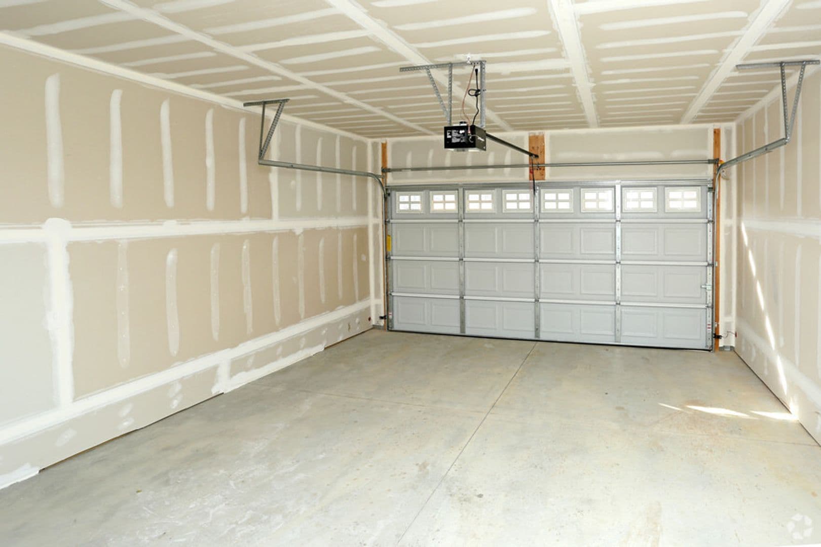 Rochester Hills Apartment: 1090 Academy Drive