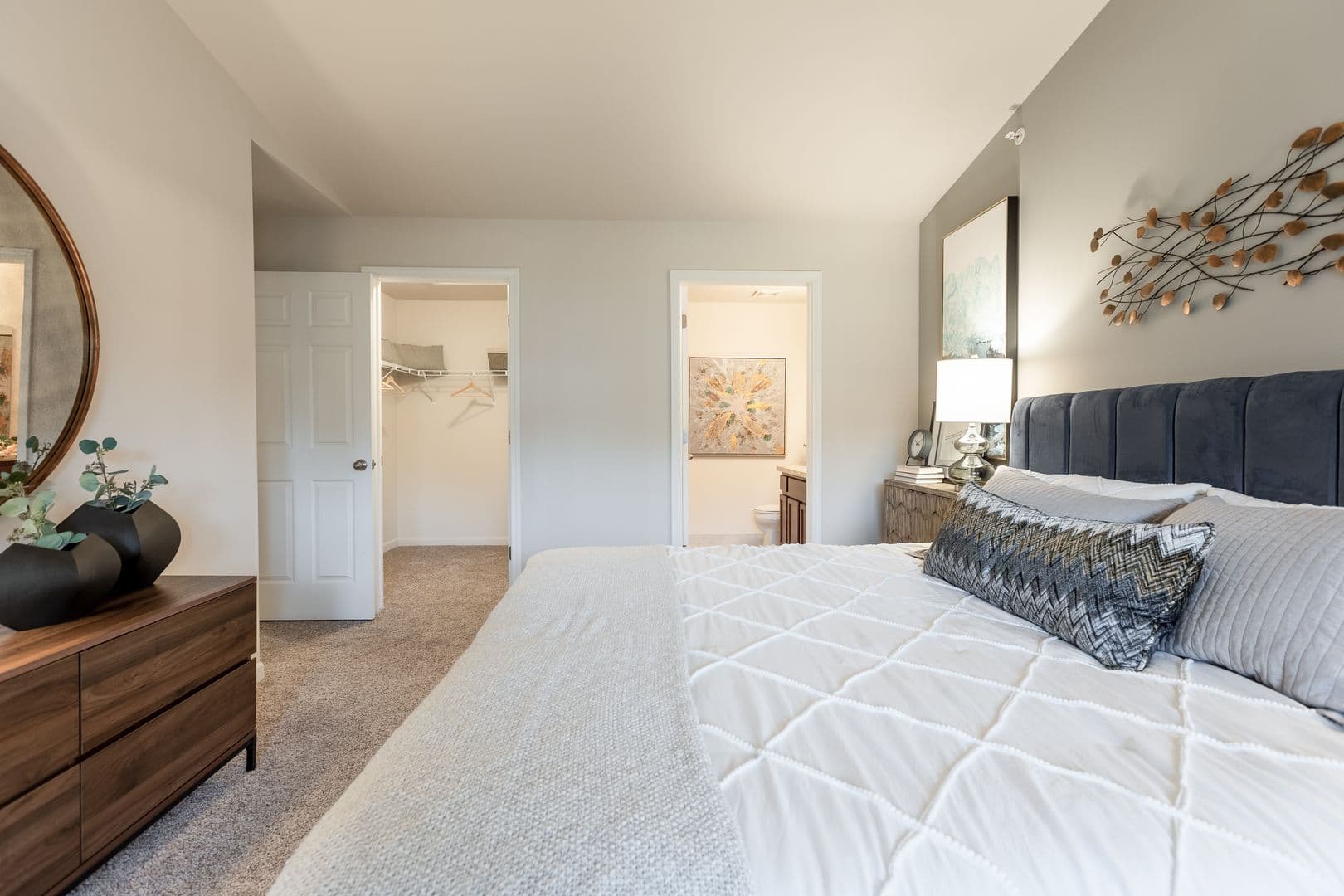Rochester Hills Apartment: 1090 Academy Drive