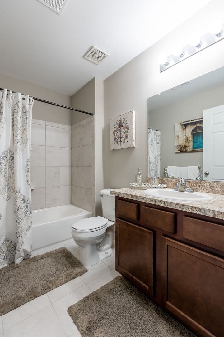 Rochester Hills Apartment: 1090 Academy Drive