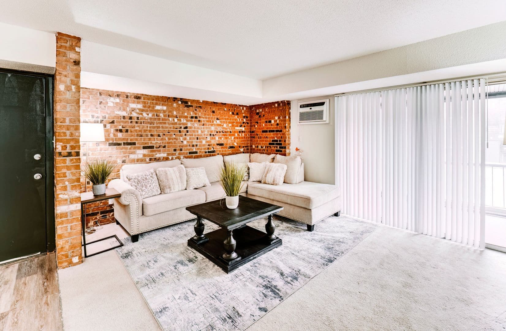 Pontiac Apartment: 505 Old Oak Court