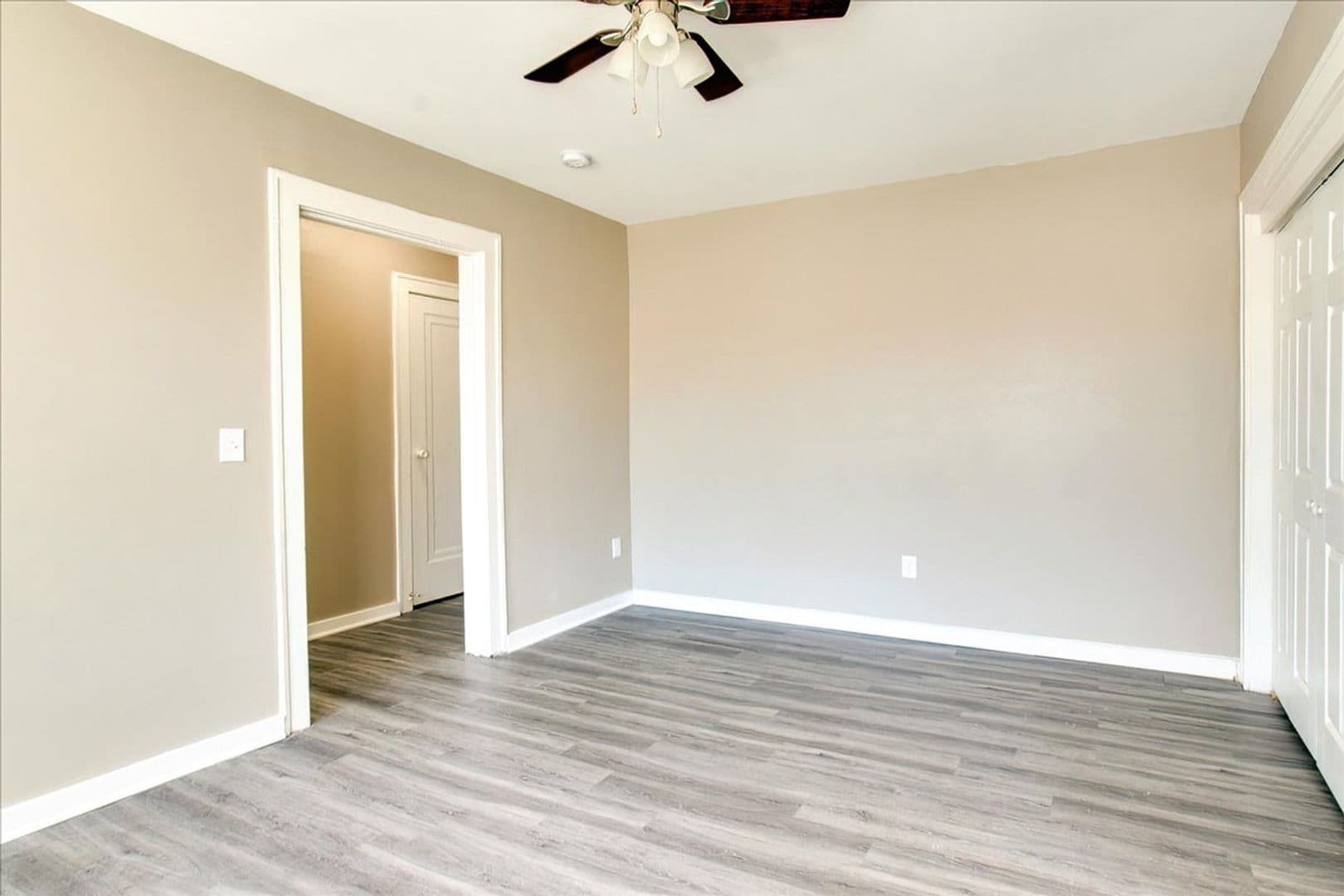 Pontiac Apartment: 574 W Huron Street