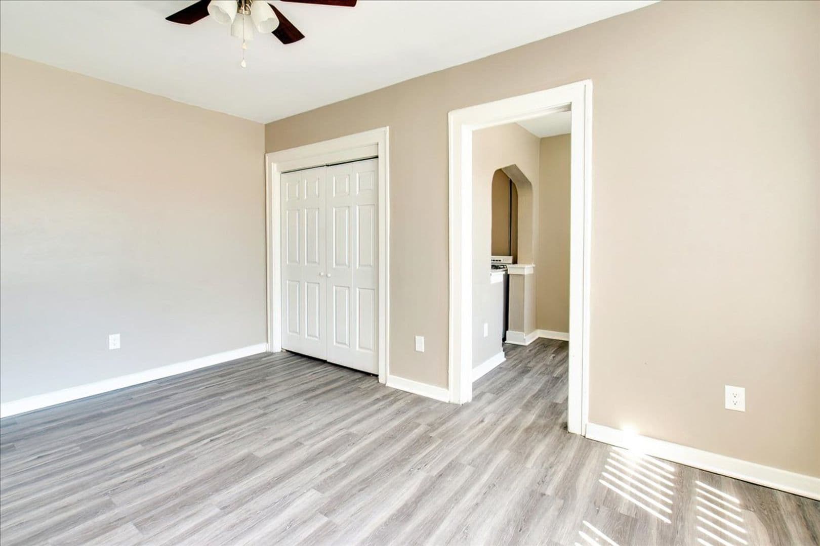 Pontiac Apartment: 574 W Huron Street