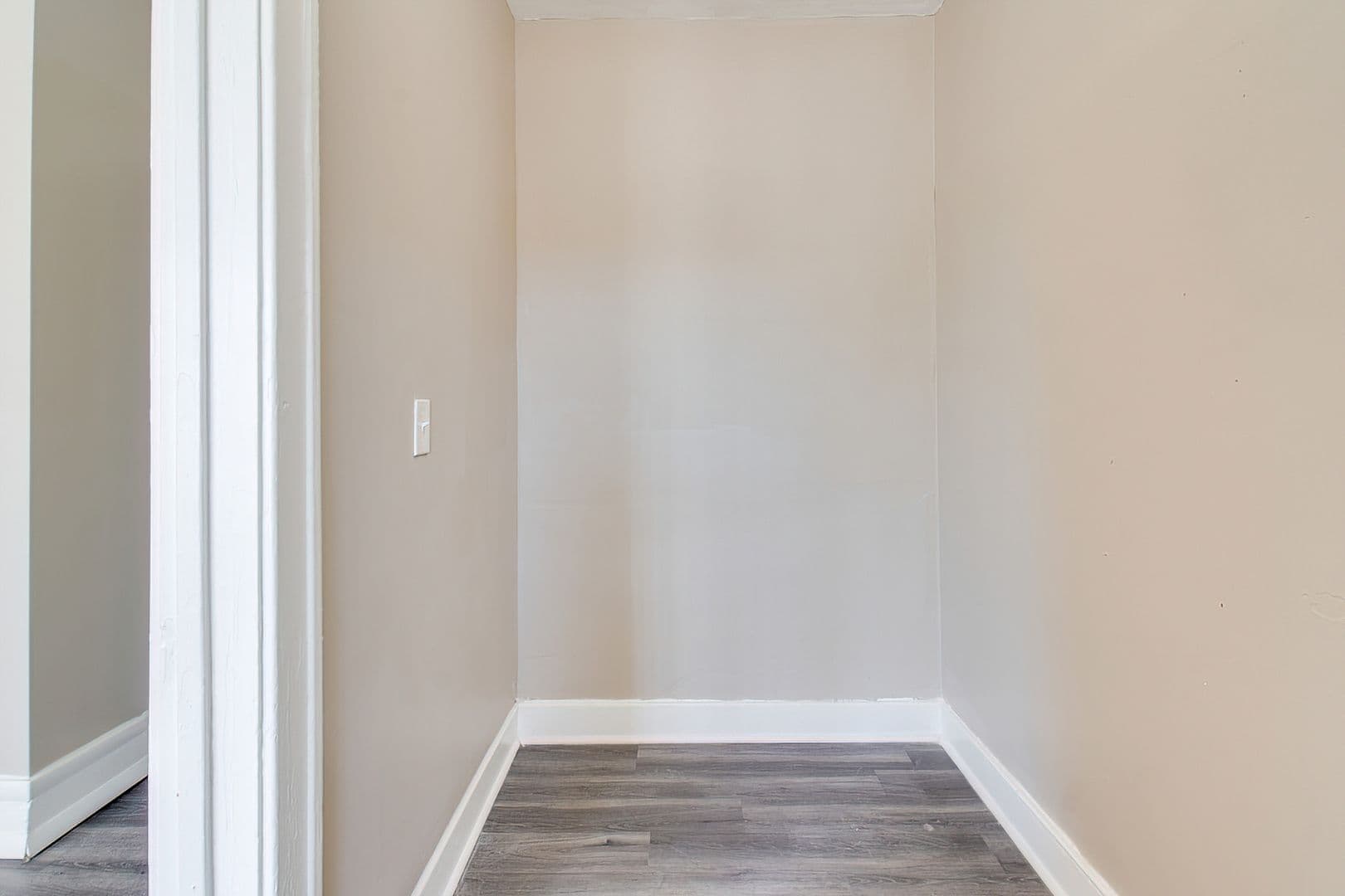 Pontiac Apartment: 574 W Huron Street