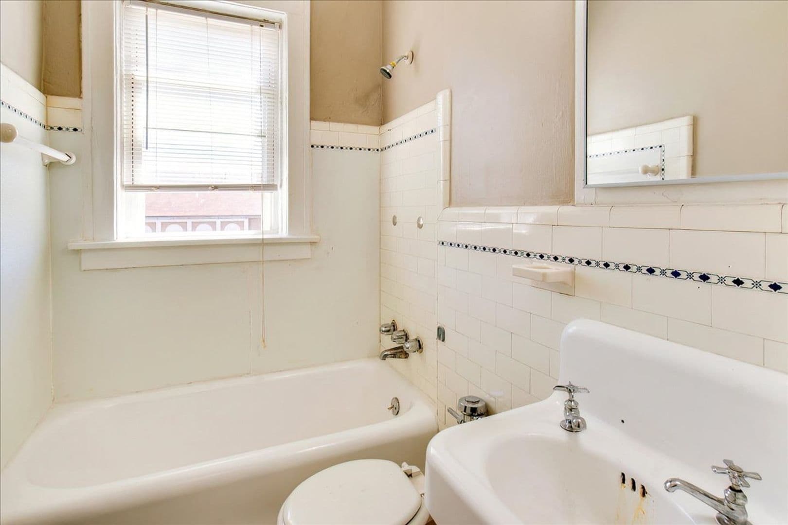 Pontiac Apartment: 574 W Huron Street