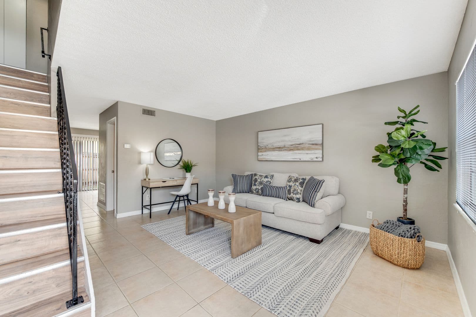 South Daytona Apartment: 2140 S Palmetto Ave