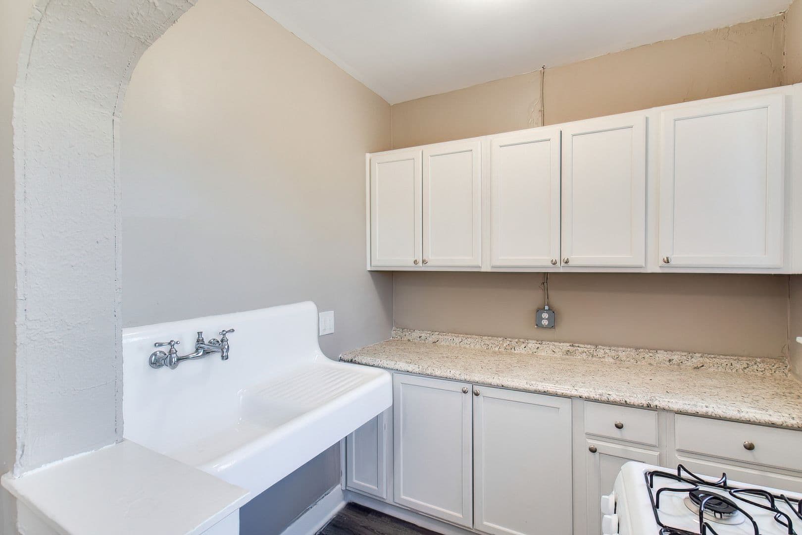 Pontiac Apartment: 574 W Huron Street