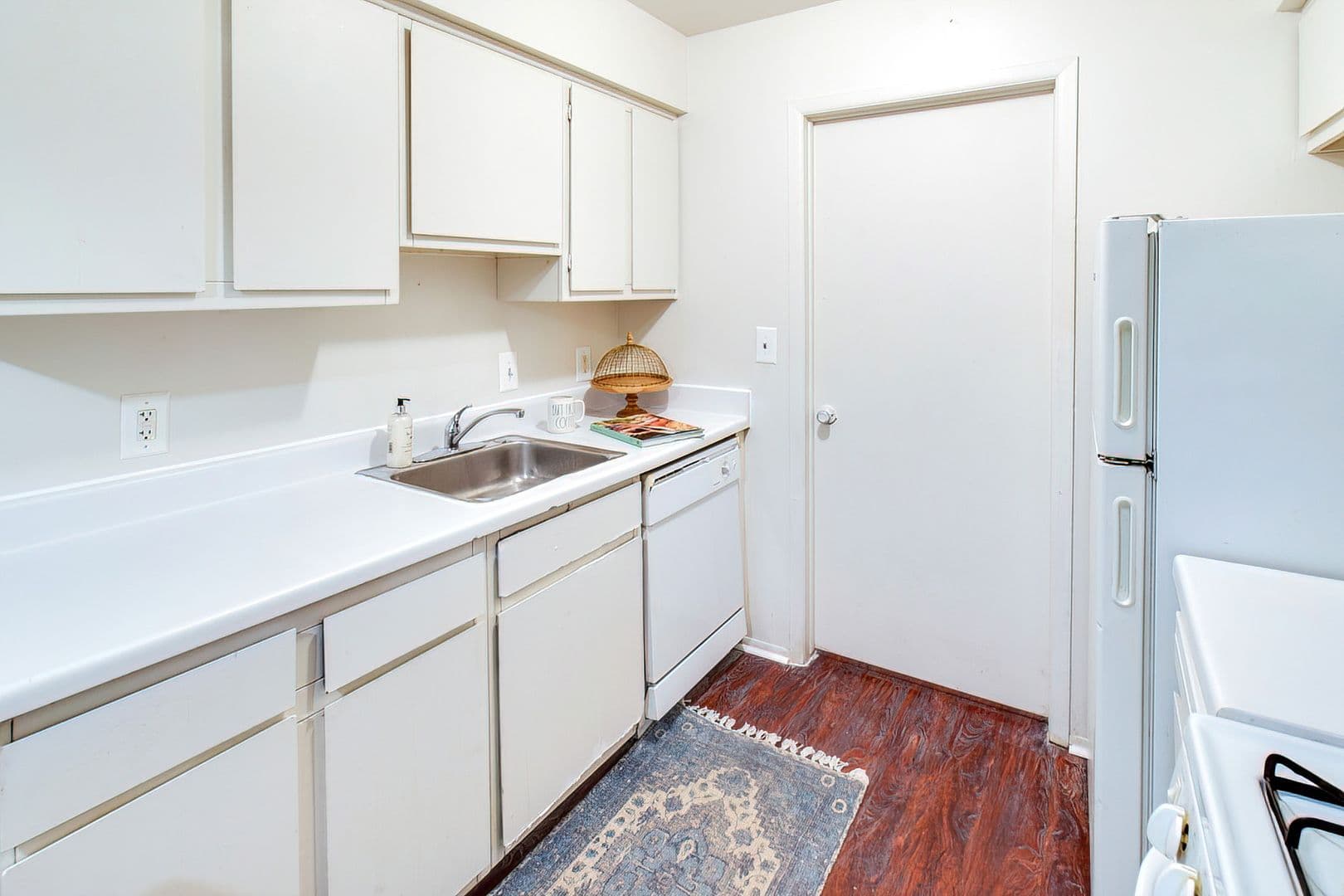 Pontiac Apartment: 505 Old Oak Ct