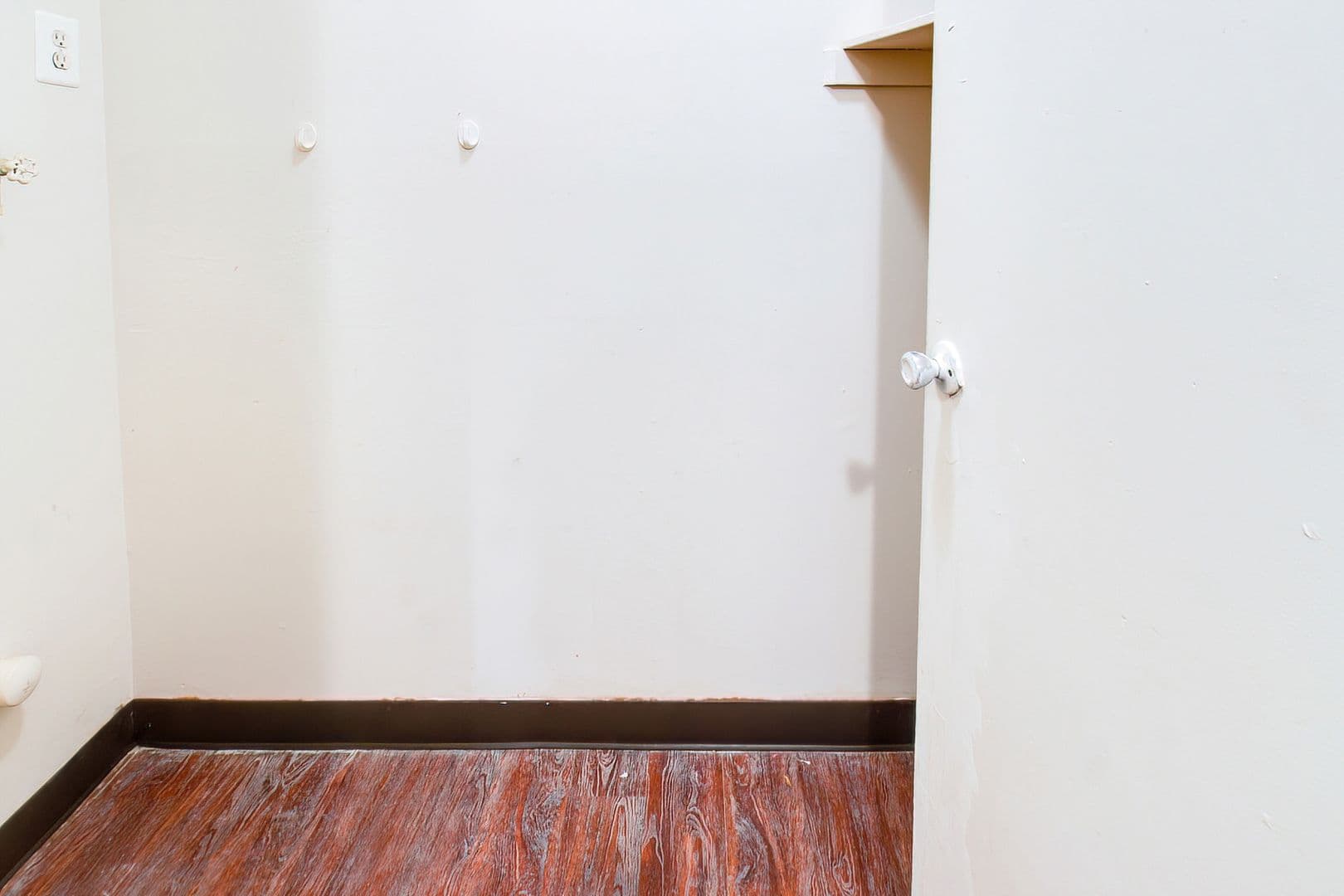 Pontiac Apartment: 505 Old Oak Ct
