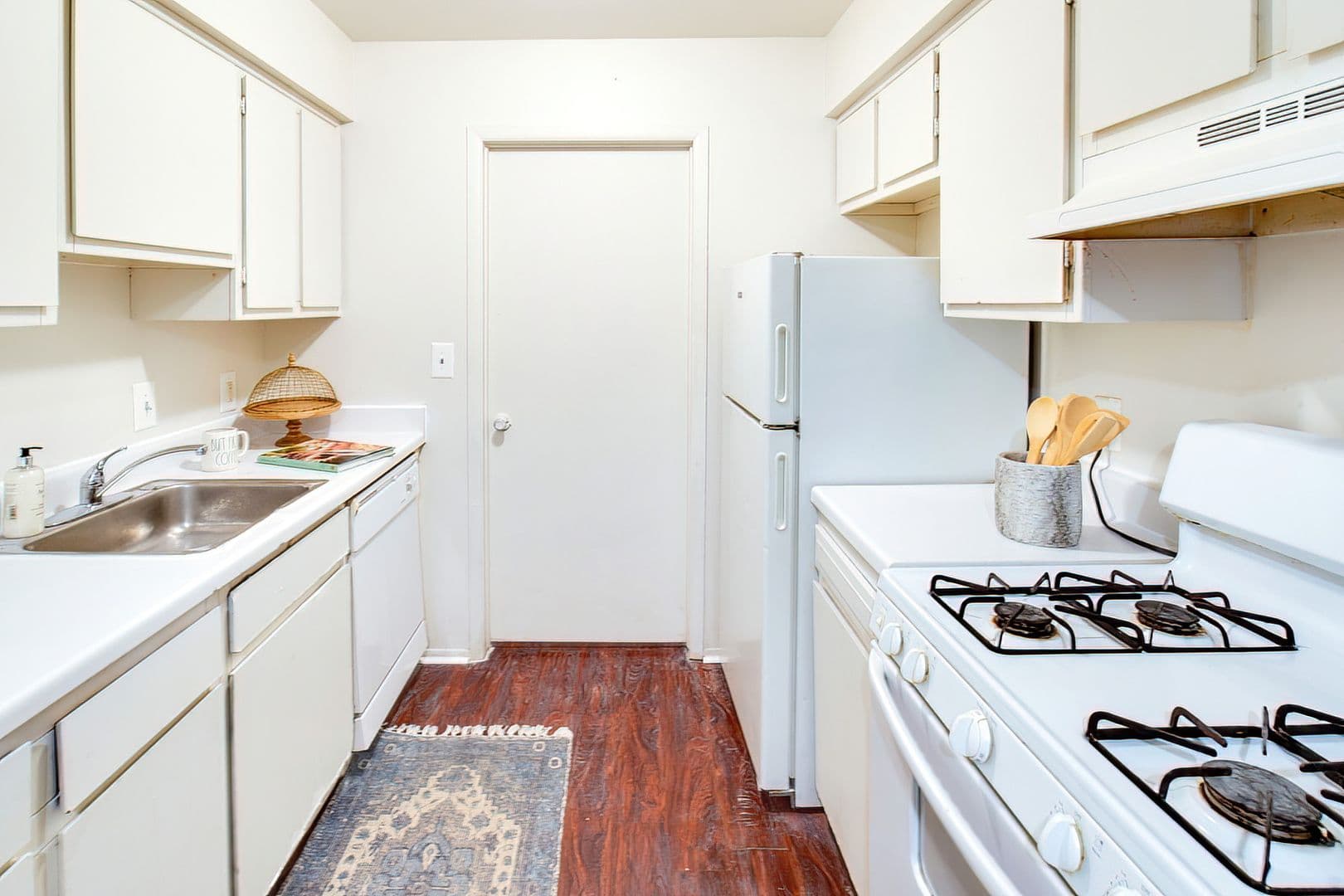 Pontiac Apartment: 505 Old Oak Ct