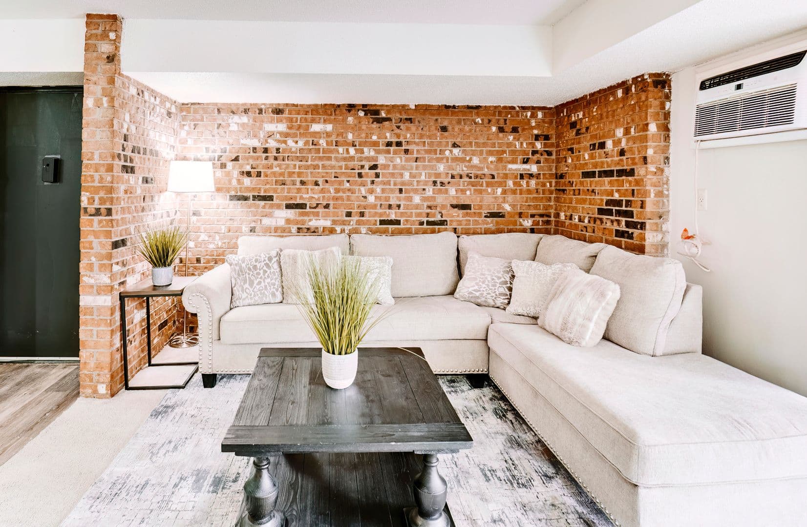 Pontiac Apartment: 505 Old Oak Court