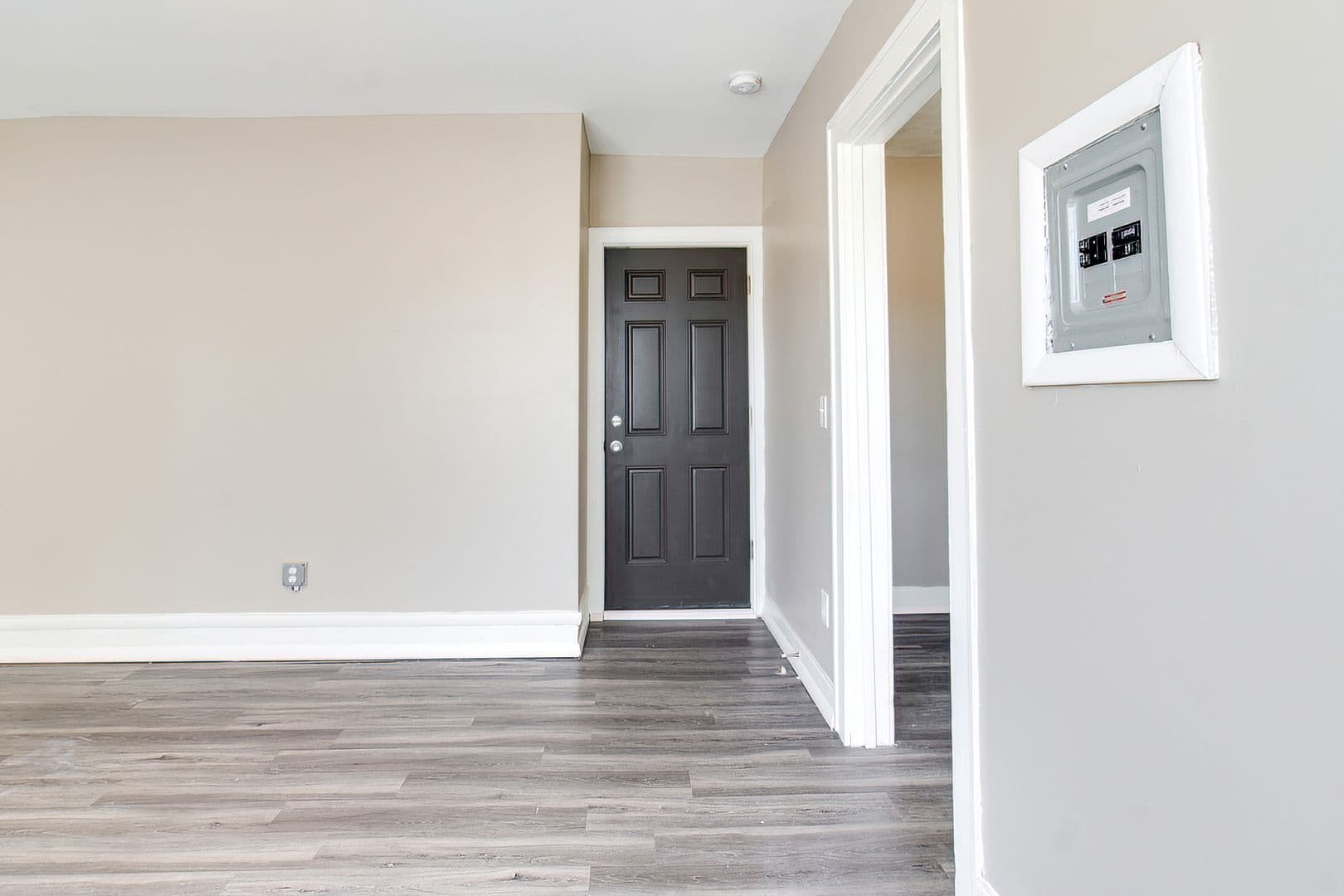 Pontiac Apartment: 574 W Huron Street