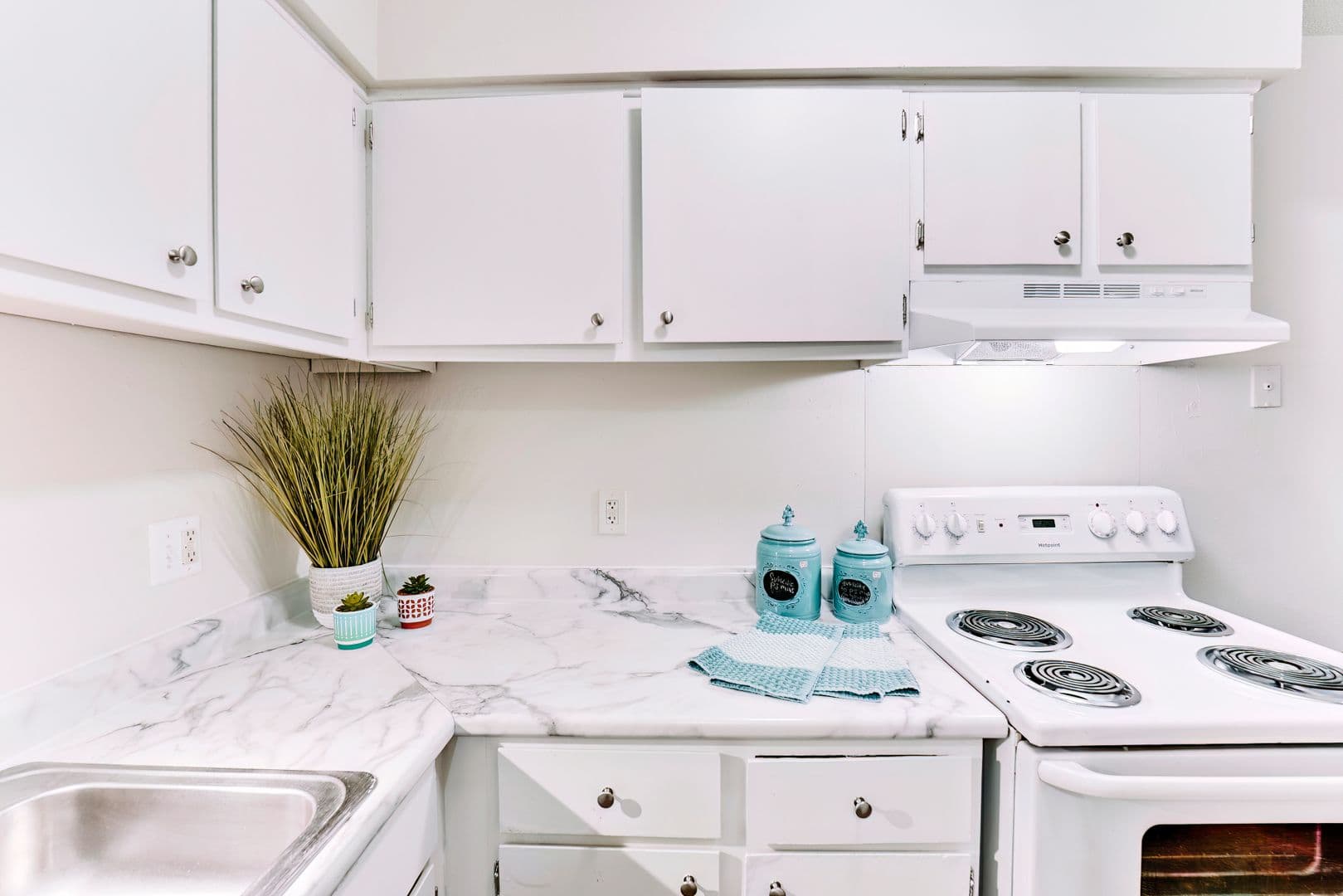 Pontiac Apartment: 505 Old Oak Court