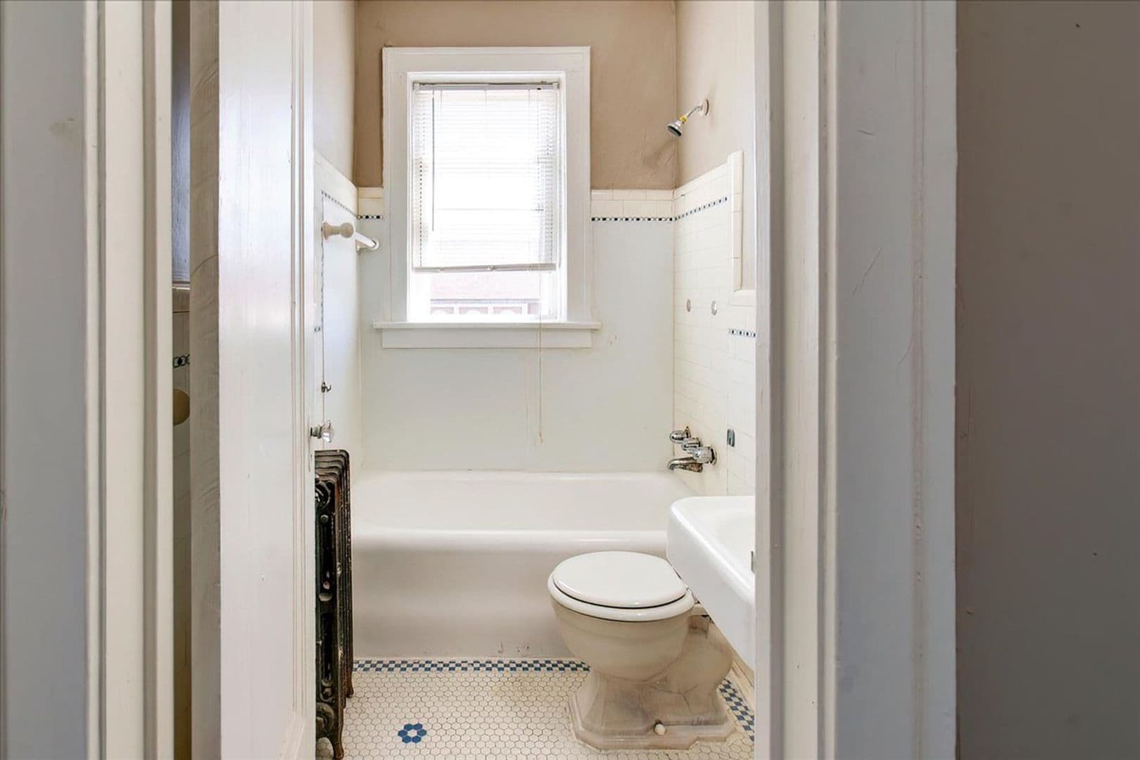 Pontiac Apartment: 574 W Huron Street