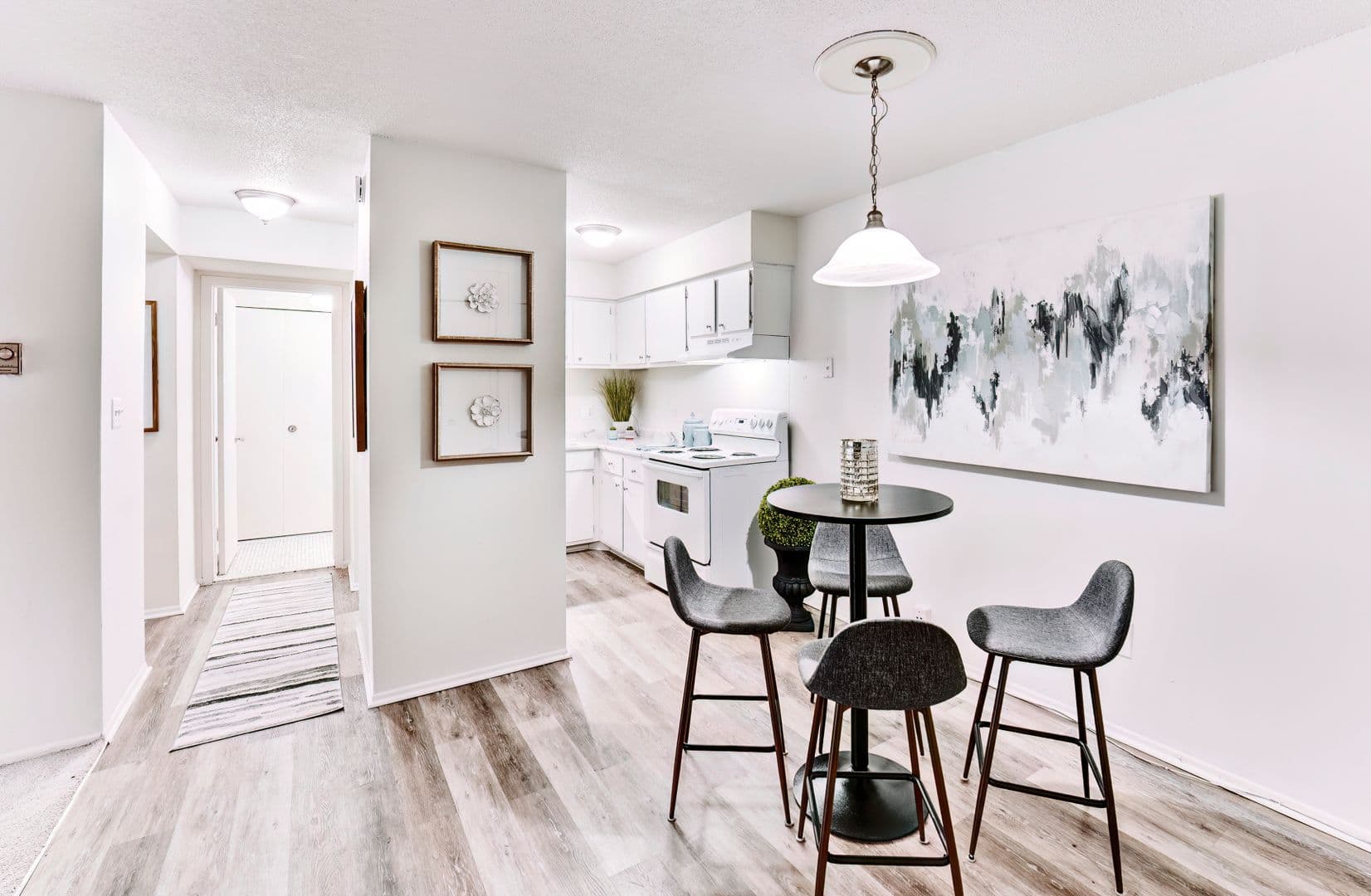 Pontiac Apartment: 505 Old Oak Court