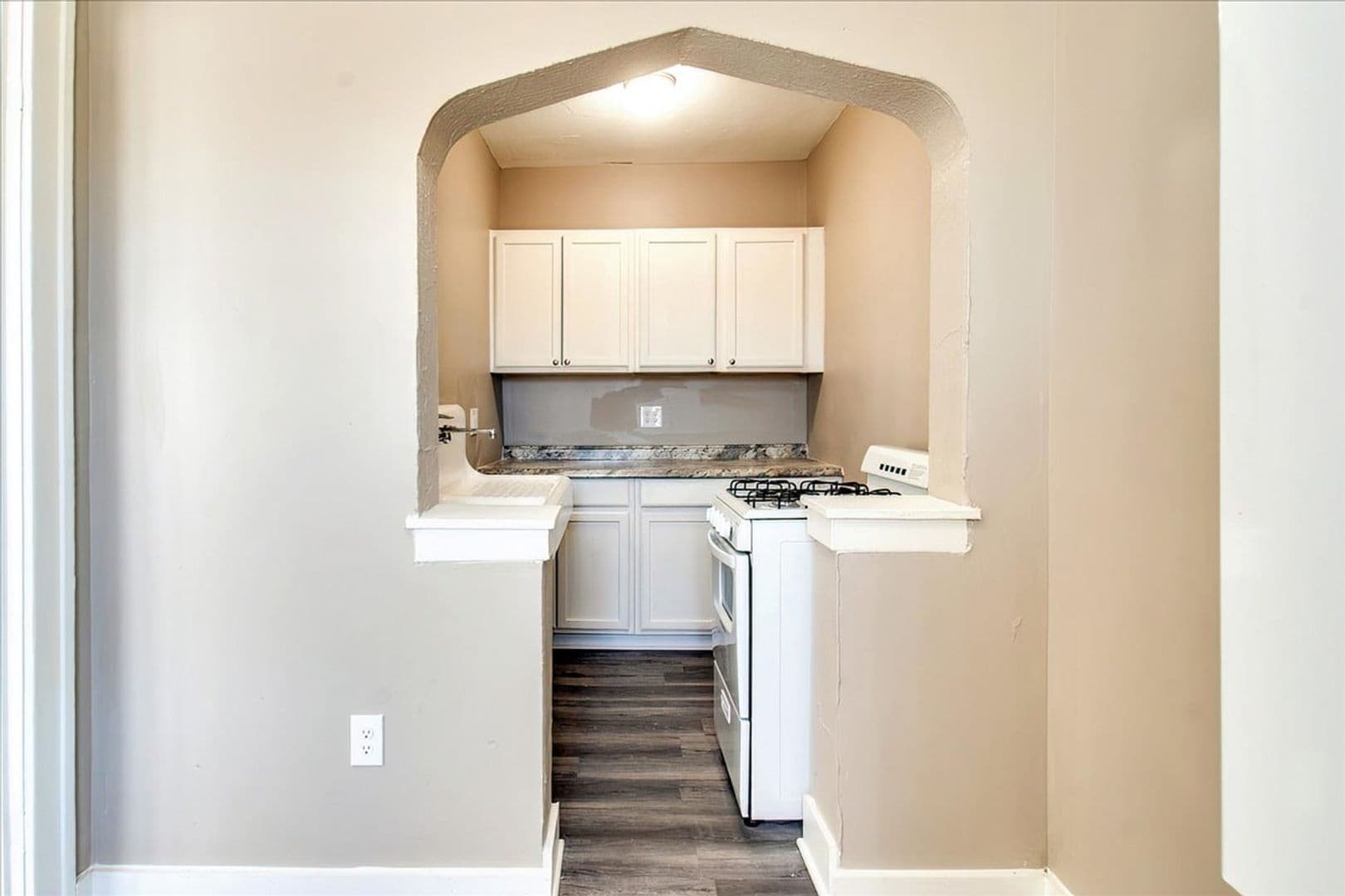 Pontiac Apartment: 574 W Huron Street