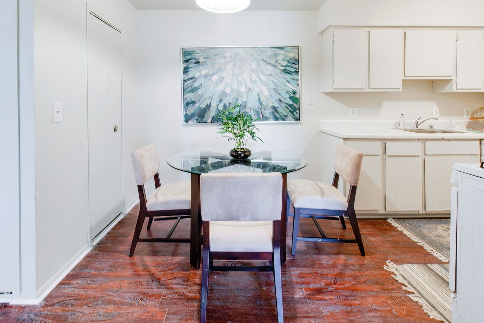 Pontiac Apartment: 505 Old Oak Ct