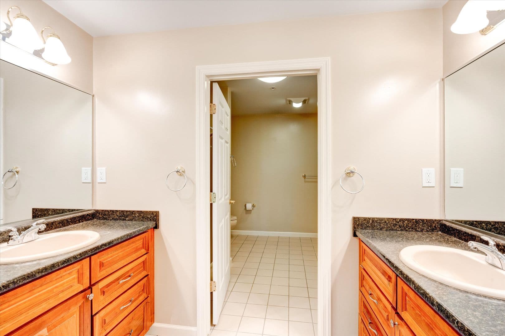 Manchester Apartment: 3 Country Club Drive Unit 103
