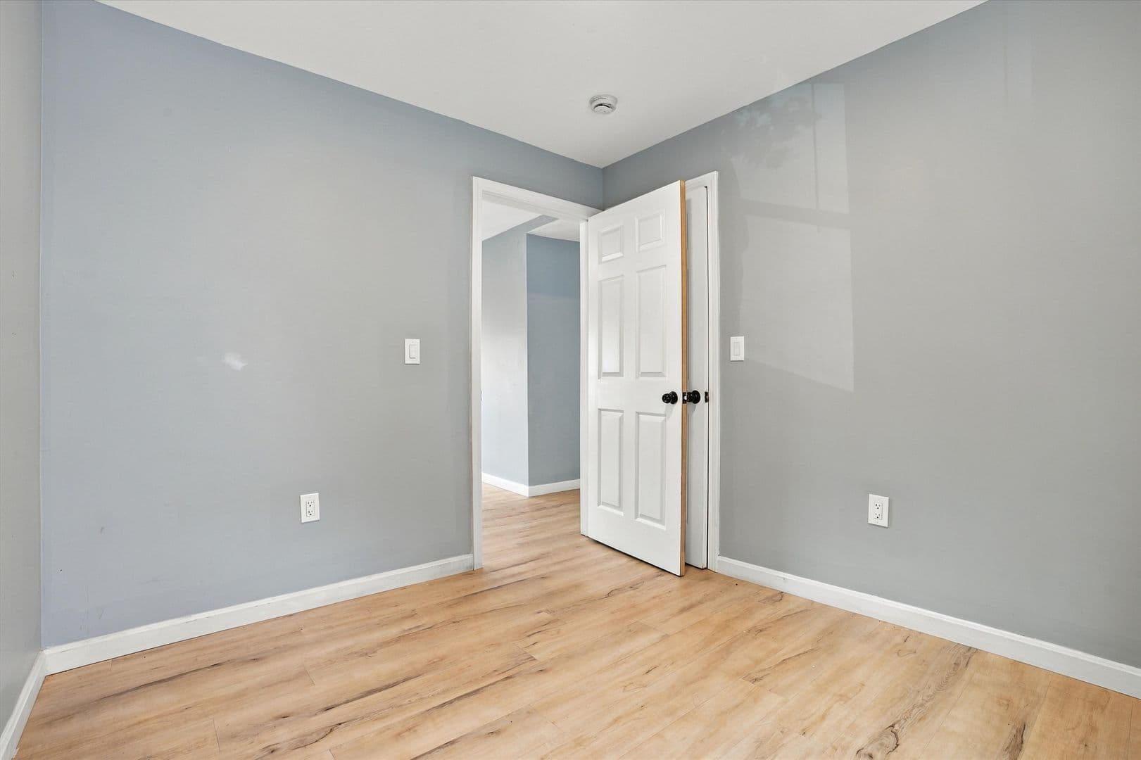 Manchester Apartment: 238 Auburn Street
