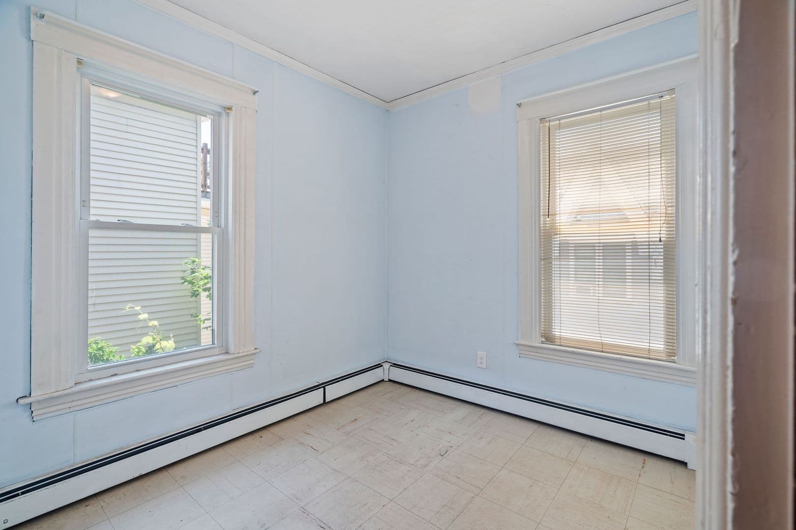 Manchester Apartment: 135 Sagamore St