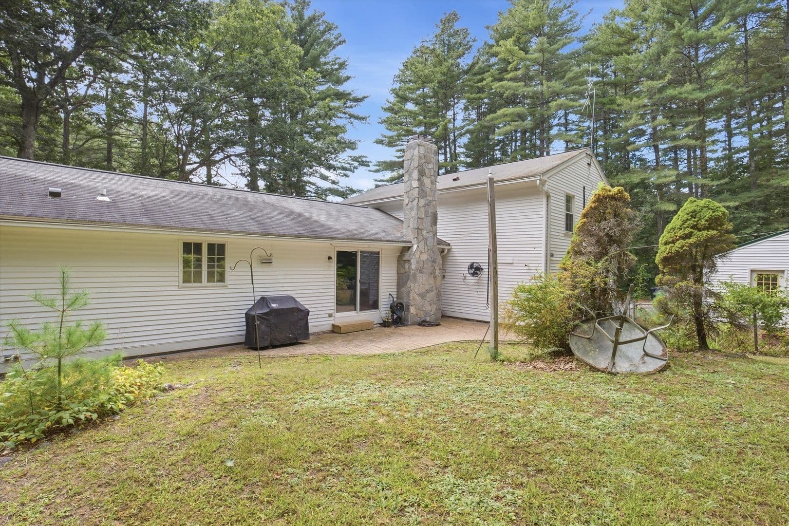 Hollis House: 26 Louise Drive