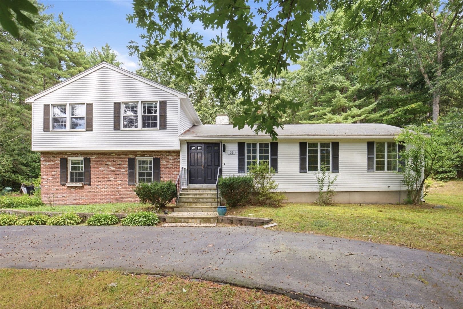 Hollis House: 26 Louise Drive